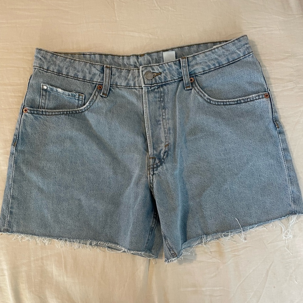 H&M 90’s Boyfriend Low Rise Denim Shorts
